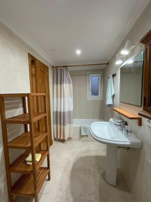Beautiful With Sea View And Great Pool Apartment